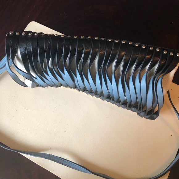 💥🎊🎉💎Gorgeous axel purse for women🎉💎💎💥 - Picture 4 of 7